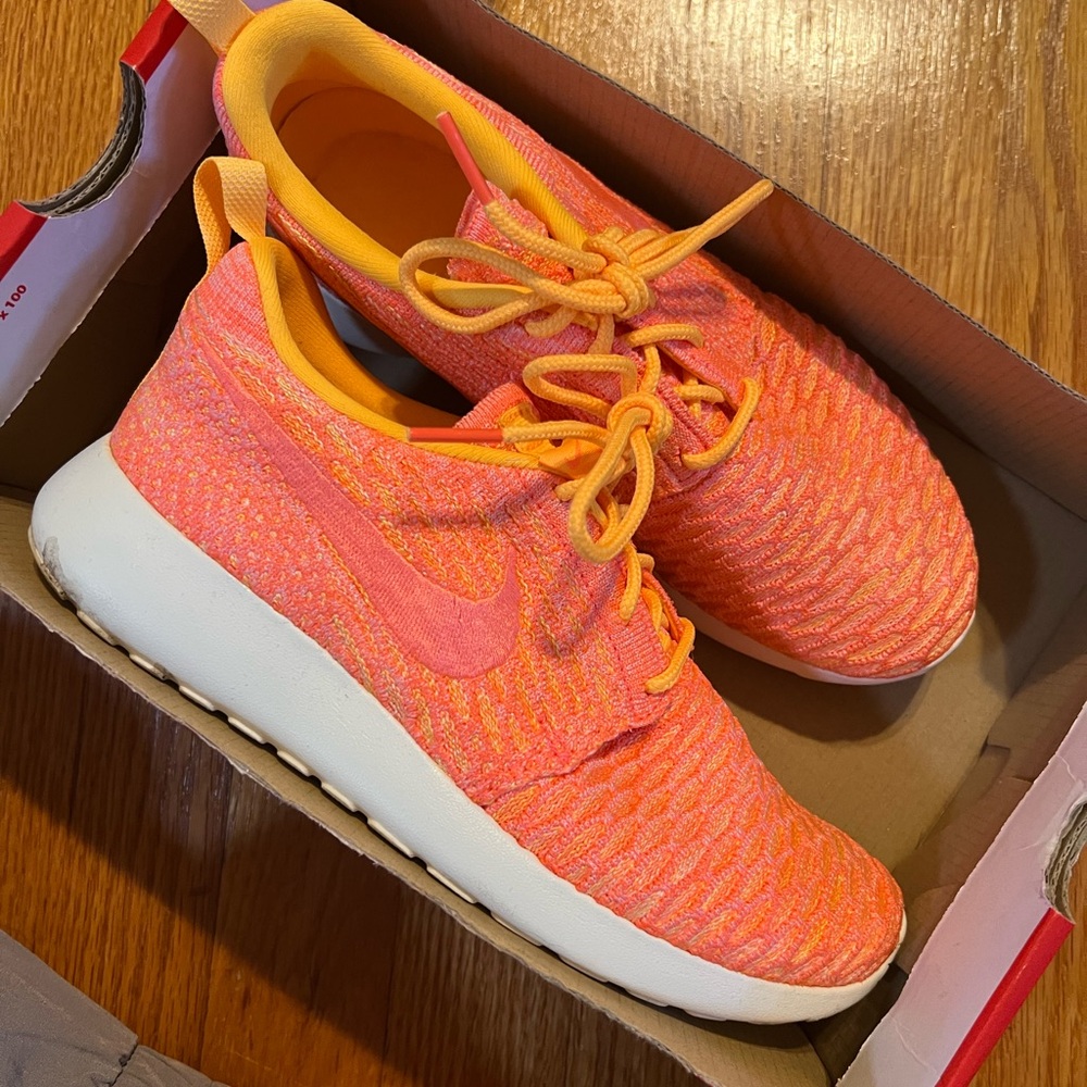 Nike WMNS Roshe One Flyknit Laser Orange with Sail Accents